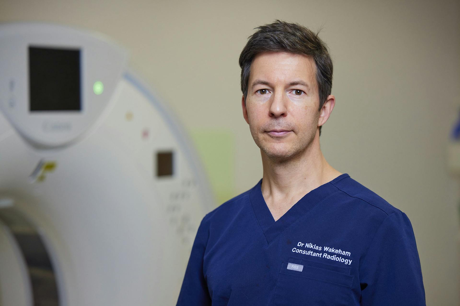 Dr. Niklas Wakeham